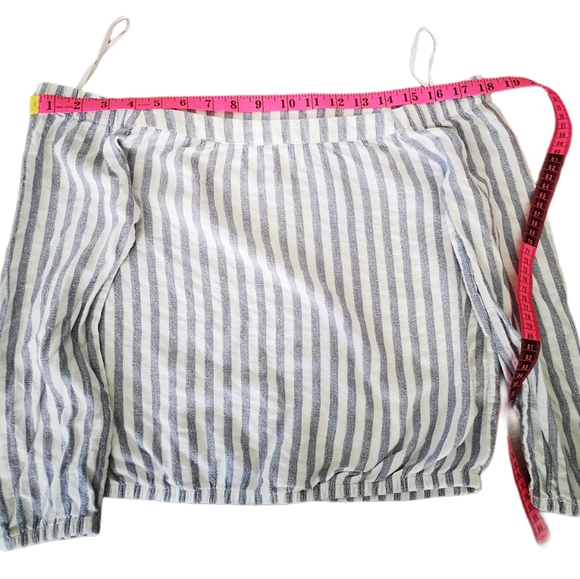 Off shoulder crop-top - Picture 7 of 10